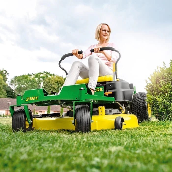 John Deere Z335E 42″ (107cm) Zero-Turn image 1